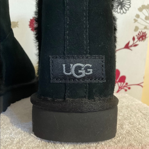 Ugg Women’s Classic Mini Fluff Hi - Low Boots Size AU 8 $112 - Picture 6 of 14
